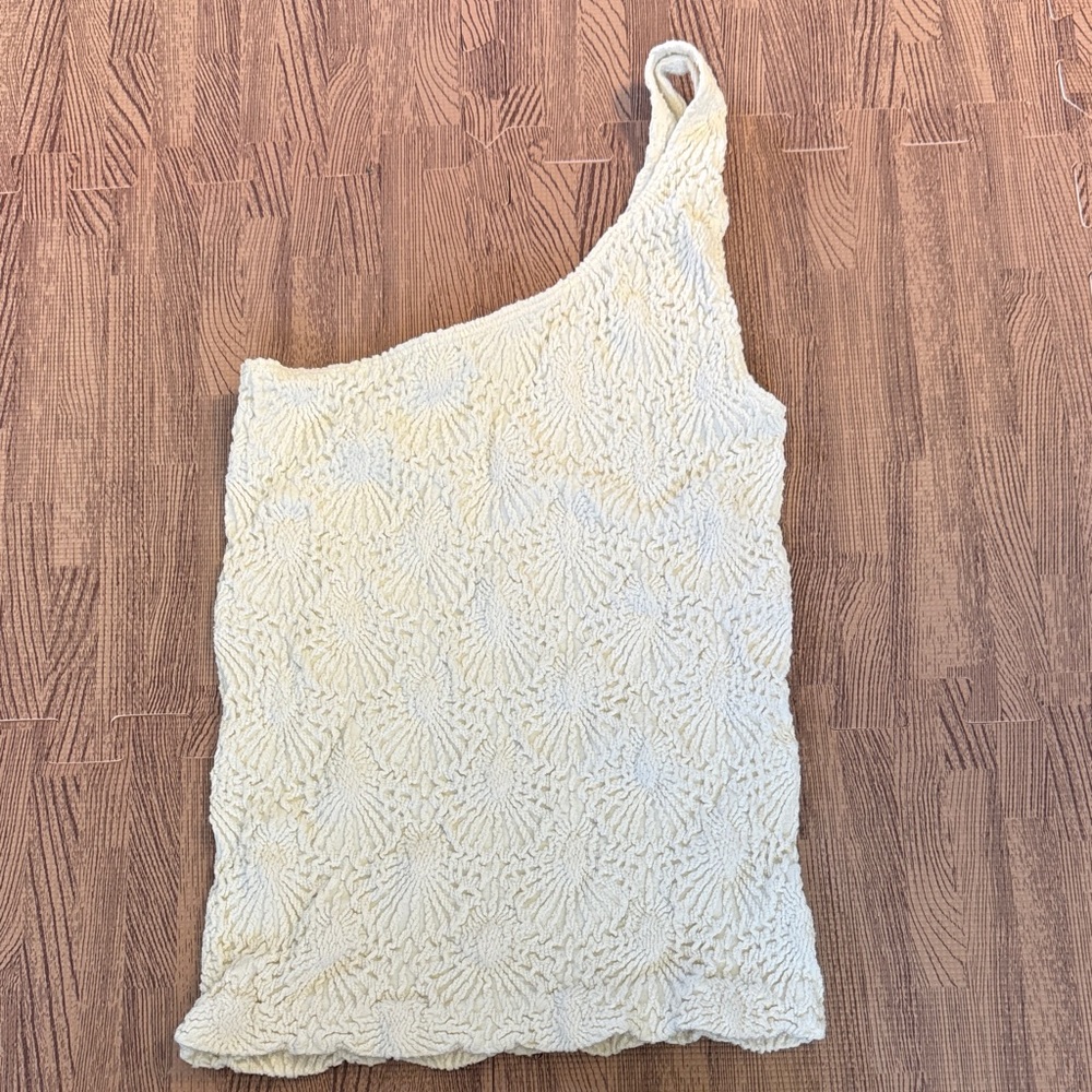 AMISU CREAM TEXTURED ONE-SHOULDER TOP SIZE SMALL